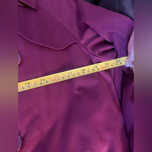 Vintage London Fog Women's Trenchcoat Burgundy
Size 12 Regular - Picture 11 of 12